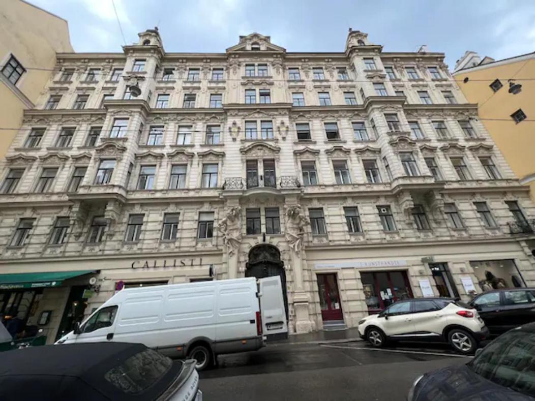 Luxurious Apartment In The Centre Of Виена Екстериор снимка