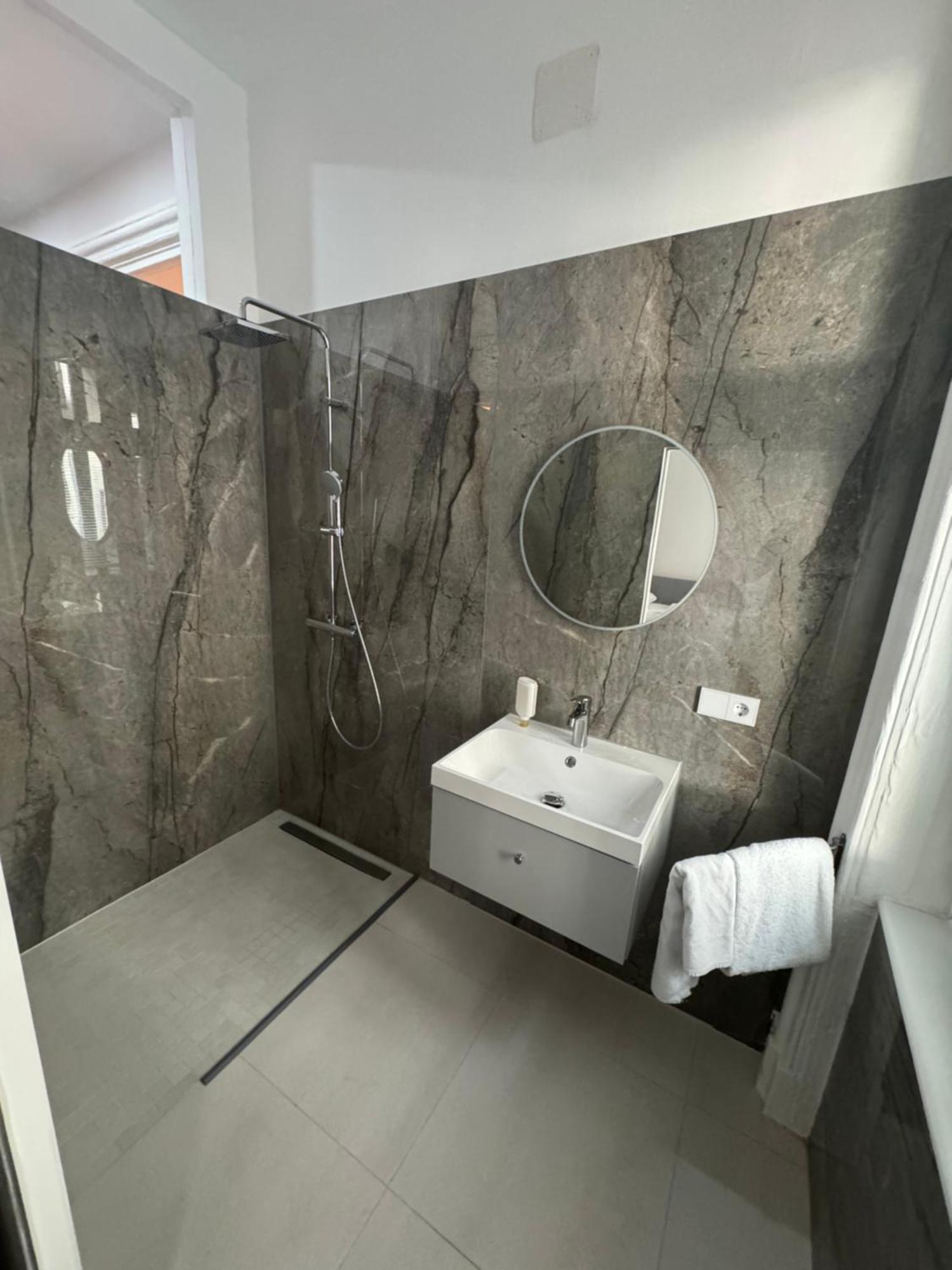 Luxurious Apartment In The Centre Of Виена Екстериор снимка