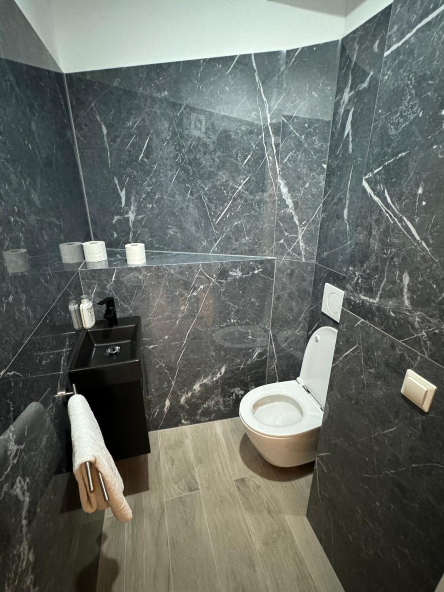 Luxurious Apartment In The Centre Of Виена Екстериор снимка